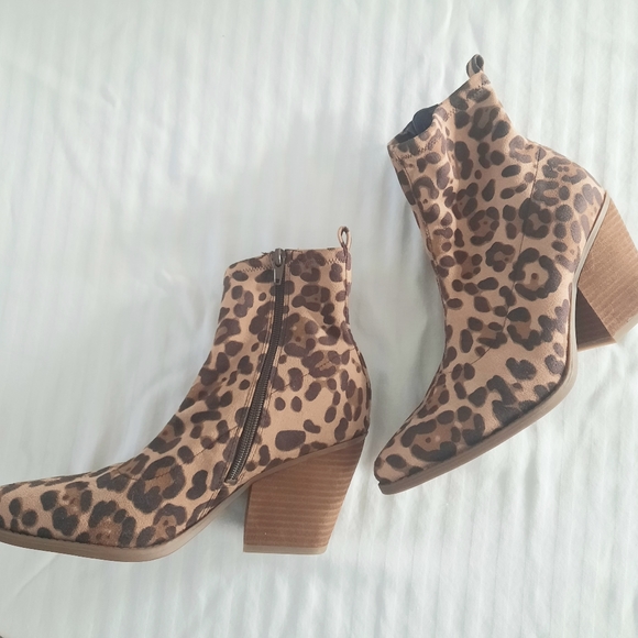 Leopard print ankle booties Size 8.5 - Picture 5 of 11